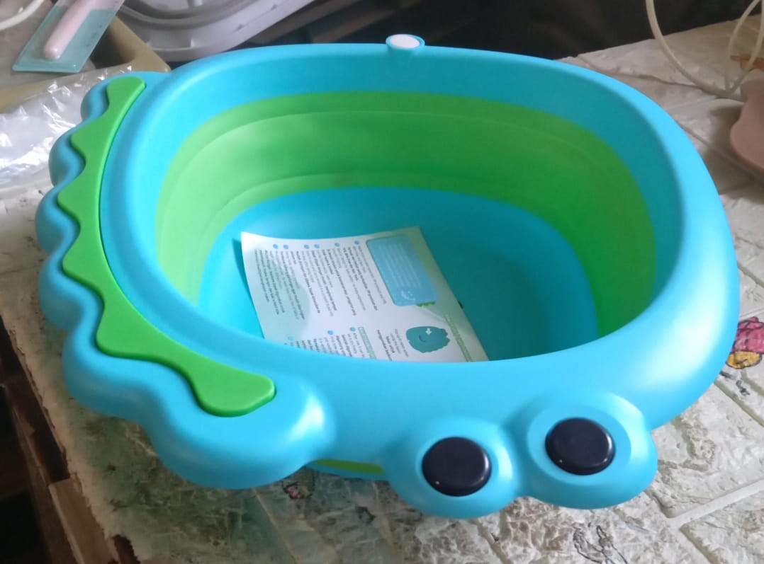 Frog Shape Foldable Baby Wash Basin – Space-Saving, Multi-Function, Easy-Clean & Lightweight